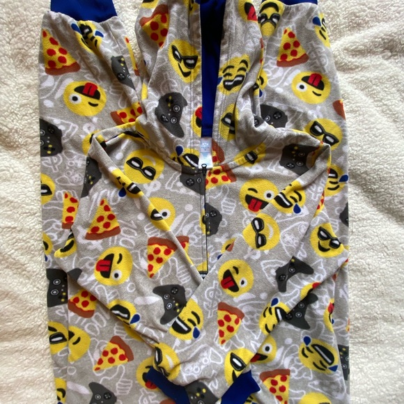 The Children’s Place size boy’s 16 emoji pijama. - Picture 2 of 3